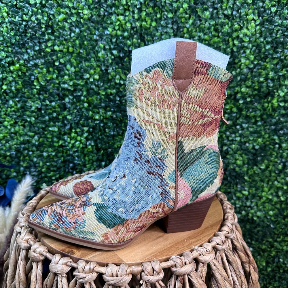 NWT Vintage Floral jacquard tapestry western Boot- vegan leather New Kaiya boots - Picture 11 of 16